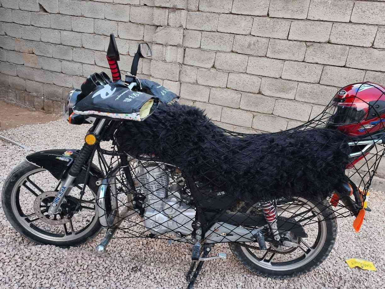 بسم الله الرحمن الرحيم
متاح هيوشه موديل 2023
مكفول كفاله عامه
مثل ماواضح بصوره
الون اسود
السعر 900 وبي مجال
تواصل ***********
