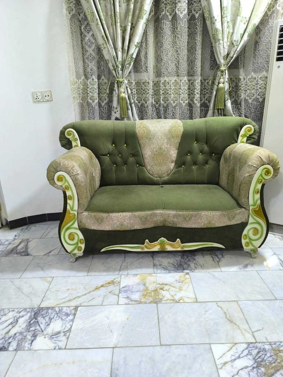 تخم للبيع 5 قطع قطعتين كبار وواحد وسط وثنين صغار ب 400 ألف للأستفسار
***********
