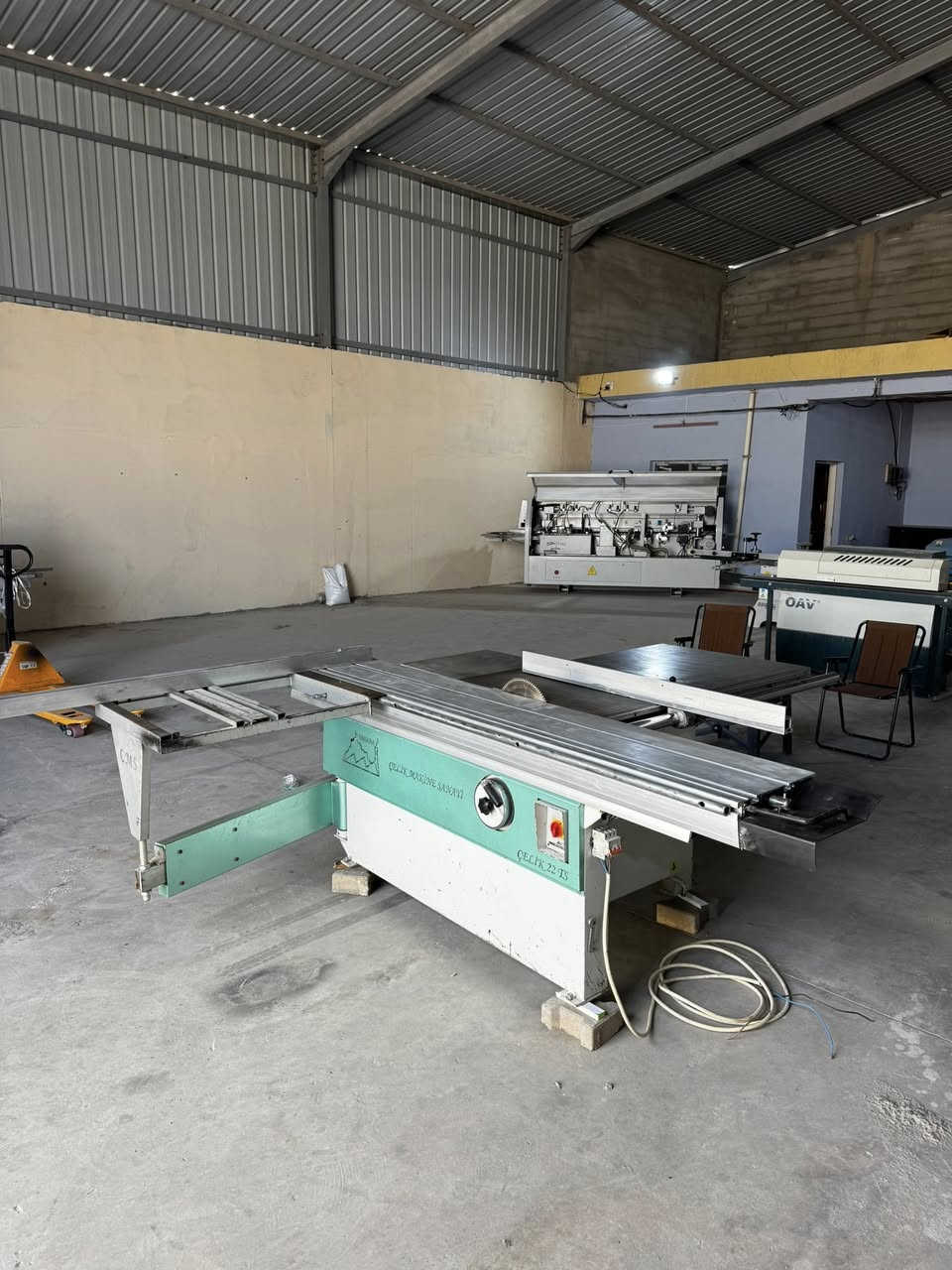 منشار سلايت تركي نوعيه جليك انقره
قياس 220 سم ثري فيس 
ماطور جديد مشدود عليه تركي احسن نوعيه
المكينه مستعمل كلش نضيف
للاستفسار ***********
……………***********
عنوان كركوك صناعه جديديه
مكتب العاصمه
