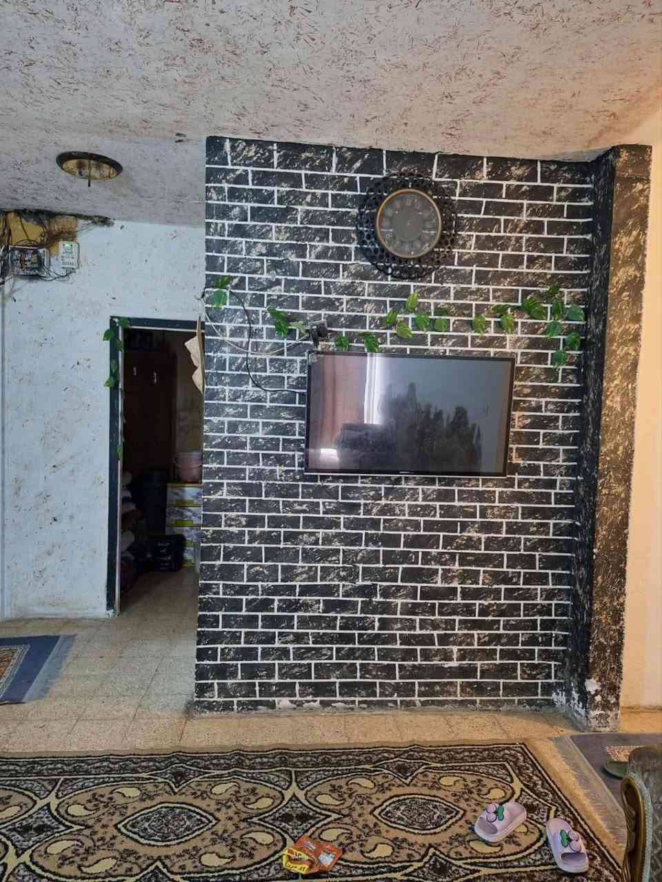 شقه للبيع مجمع القعقاع غرفتين وصاله كبيره وكراج خارجي عماره رباعيه رقم العمارة ارضيه  السعر 33 وبيها مجال رقم ***********
