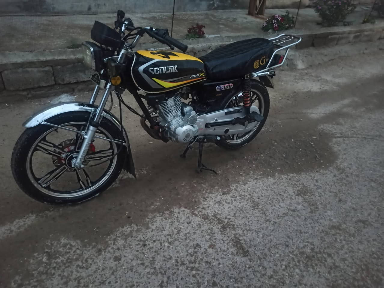 سلام عليكم دراجه موديل 22 محرك ما مفتاح بيه خيط تبخير السعر المطلوب 400 وبيه مجال  قليل رقم الهاتف ***********
