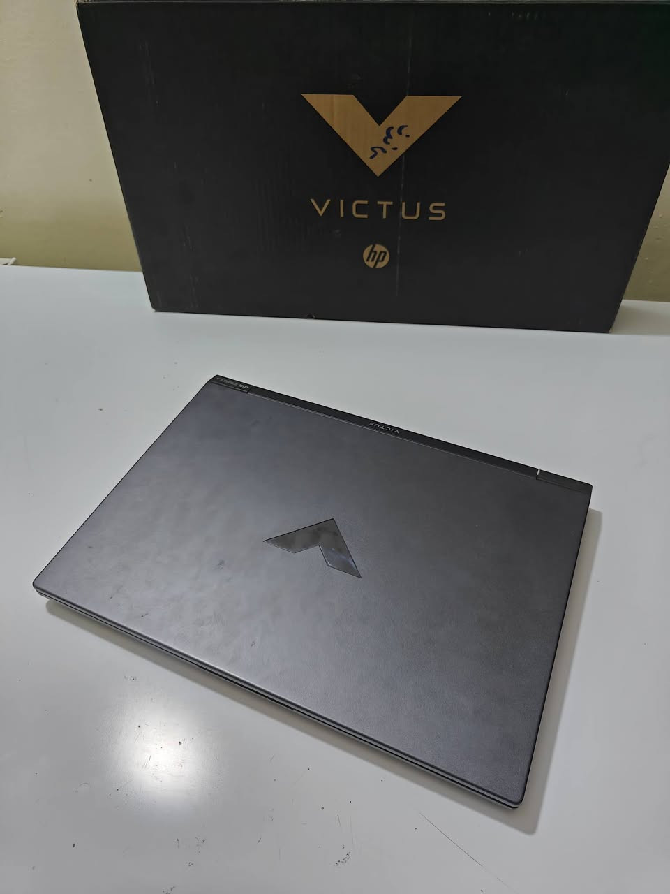hp victus 15-fa2013dx
i5-13420H
3050 6gb GDDR6 VRAM
m.2 -1TB 
ram -16GB DDR4-3200 
15.6-inch FHD 144Hz
اصدار 2025!!!
بالكارتون مستخدمها استخدام خفيف شهرين
تشغل كل الالعاب وكلشي ببالك ومرتاحة. 
شاحنة 120w وياها+ ملحقات هدية كيبورد ميكانيكي ب50 مشتريه وماوس ب20 وسماعات ب70 وي اللابتوب انطيهم ماحاسبهم عليك.
قفل من الاخير 900 الف
مكاني الديوانية ماعندي توصيل 
***********
