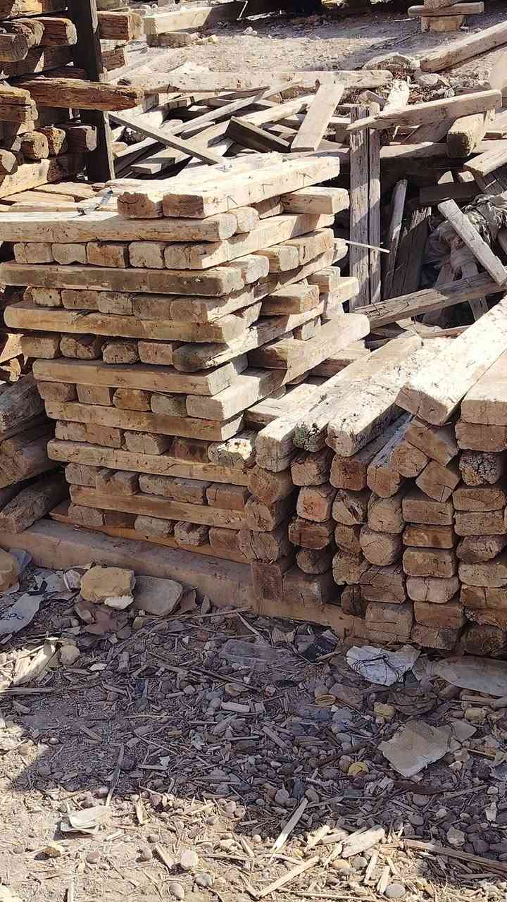 قالب خشب للبيع 6 مكعبات. يدك 120 متر.  سعر المكعب 325. بابل الحله  ***********
