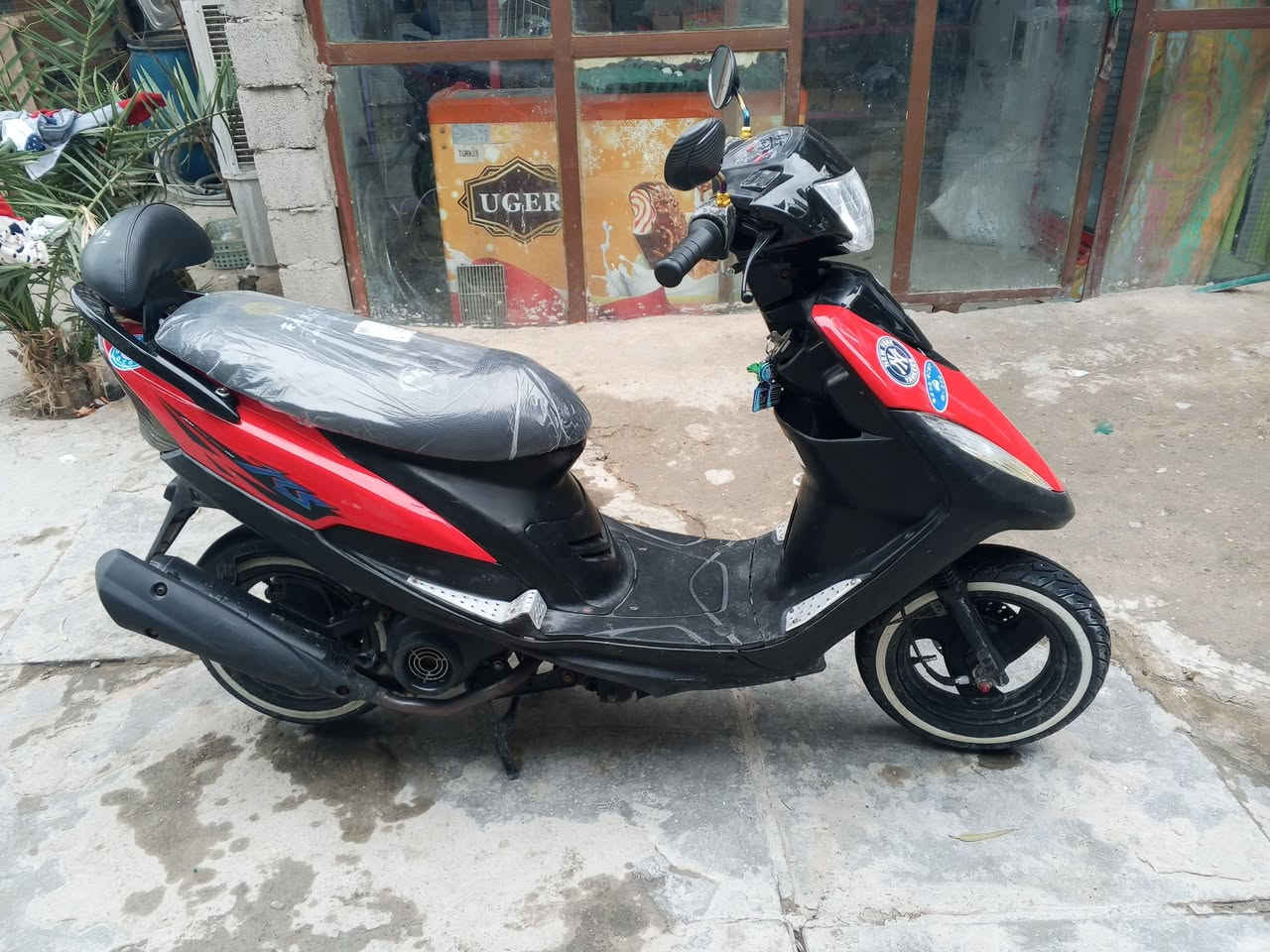 سلام عليكم دراجة ماكس عدلة كهربائيات شقالة مكينة مكفولة تخم تاير جديد شقالة نگرة سلف أوراق الدراجة موجودة لسعر 650  رقم الهاتف *********** العنوان بغداد الشعب
