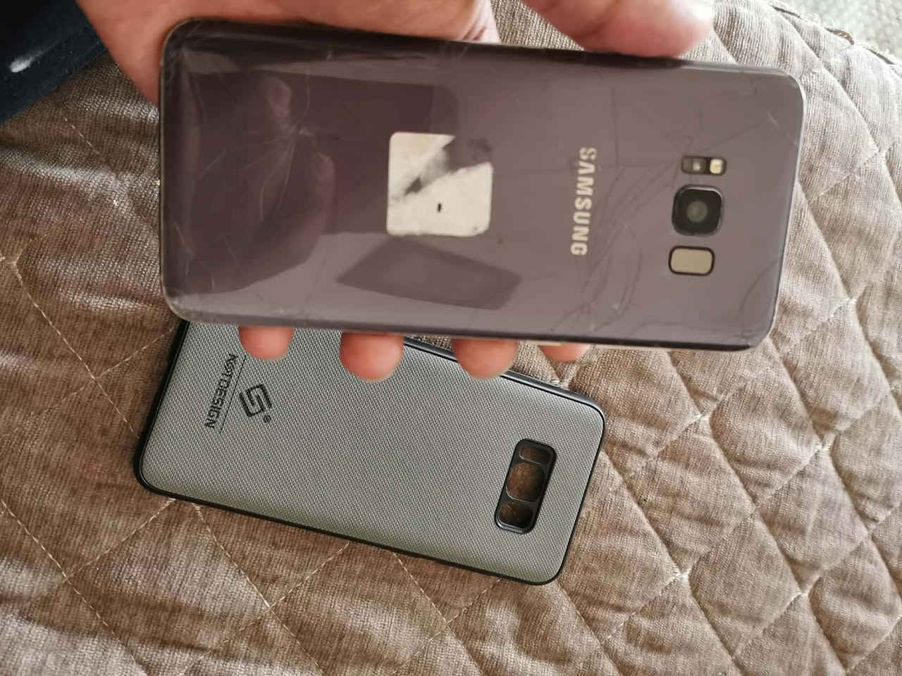 جهازين للبيع أول هواوي ميت 20 برو ذاكرة 128 60 فريم  سعر 75 والثاني كلكسي s8plus ذاكرة 64..سعر60 جهازين كما موضح بالصورة شغالات عيبهن هواوي فقط شاشة نفطر وجالكسي شاشة وضهر بيهن طبع خفيف ميبين  ومراوس هم


**إذا كنت صاحب هذا الإعلان وتريد حذفه لأي سبب، رجاءا أرسل رسالة إلى الدعم الفني**