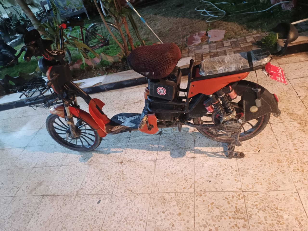 سلام عليكم دراجه شحن للبيع موديل 2024 
مكاني ديالى الخالص سعر 200وبي مجال بطاريات نضيفه وقويه 
***********
***********
