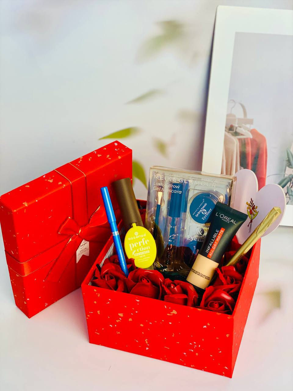 ✨ بوكس هدايا مكياج أحمر الفخم ✨
إذا تدورين هدية حلوة ومرتبة… هذا البوكس يجمع كل شي تحتاجه للبنات 💋🎁

محتويات البوكس:
💄 بكج الحواجب المتكامل
👁️ سيروم رموش
🖌️ فرشة حواجب
🤍 فونديشن
✏️ قلم حاجب
🖤 قلم كحل
✨ مسكارة للرموش
💌 كارت بي عبارة حلوة

🌹 بوكس أنيق باللون الأحمر مع كارت عبارة حتى توصلين إحساسج بطريقة مميزة
🎁 هدية مثالية للبنات بكل المناسبات
دللي حبيبتج / صديقتج / أختج بهدية راقية ومميزة ❤️

يتوفر خدمة توصيل لجميع المحافظات العراق 🇮🇶


**إذا كنت صاحب هذا الإعلان وتريد حذفه لأي سبب، رجاءا أرسل رسالة إلى الدعم الفني**