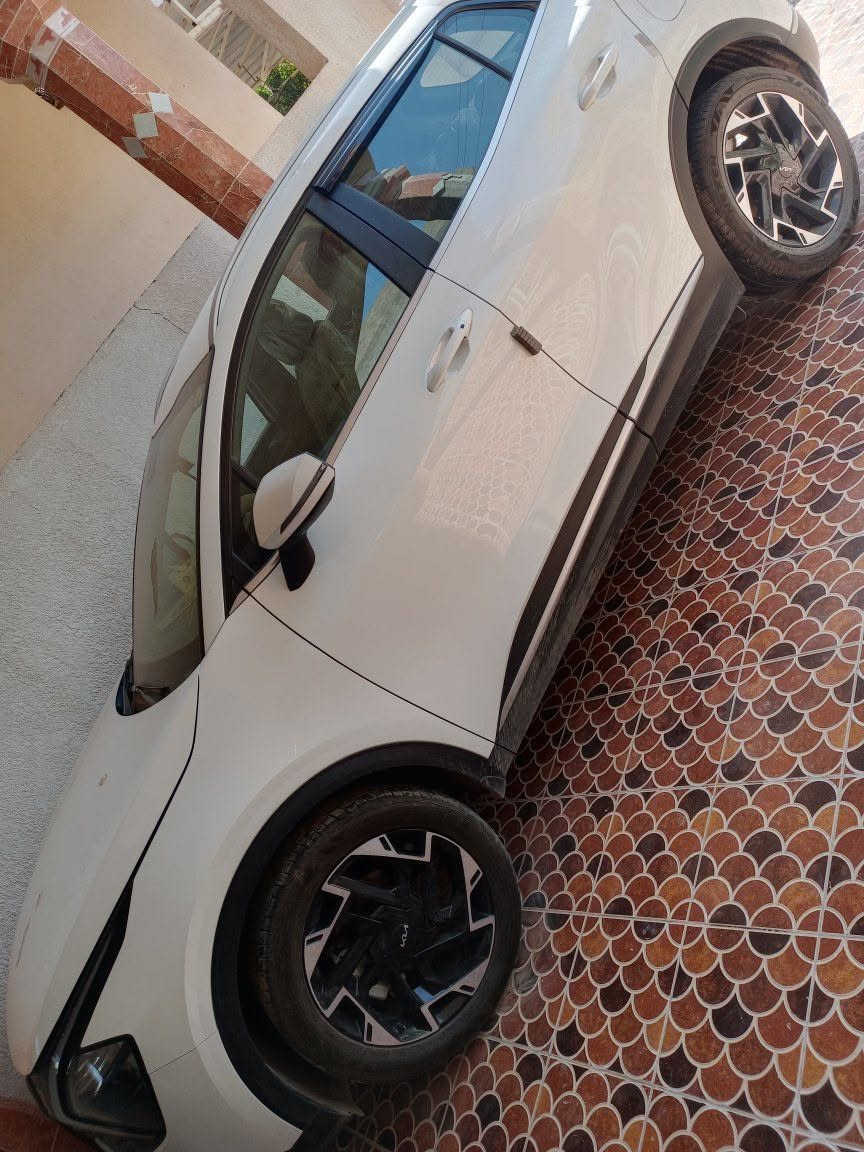سلام عليكم 
اسبورتج خليجي 24 زيرو ماشيه 9الاف سيارة على وضع الشركة فول عده الفتحه السقف سيارة بصمه تشغيل +ابواب+عن بعد 
هيتر كشن السايق وصدر والستيرن موصفات اهوايه غني عن تعريف... المكان ديالى السعر231 بيه مجال وتدلل مشروع وطني ***********
