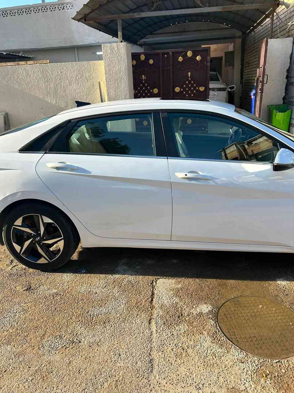 السلام عليكم 
سيارة النترا٢١ خليجي فول مواصفات السيارة حادثها بارد باب السايق و الي بظهرة و ربع الجنطة صبغ 
مكانها بغداد السعر ١٤٥ و بيها مجال قليل الاستفسار الاتصال ***********
سونارها جديد قبل كم يوم موجود عندي
