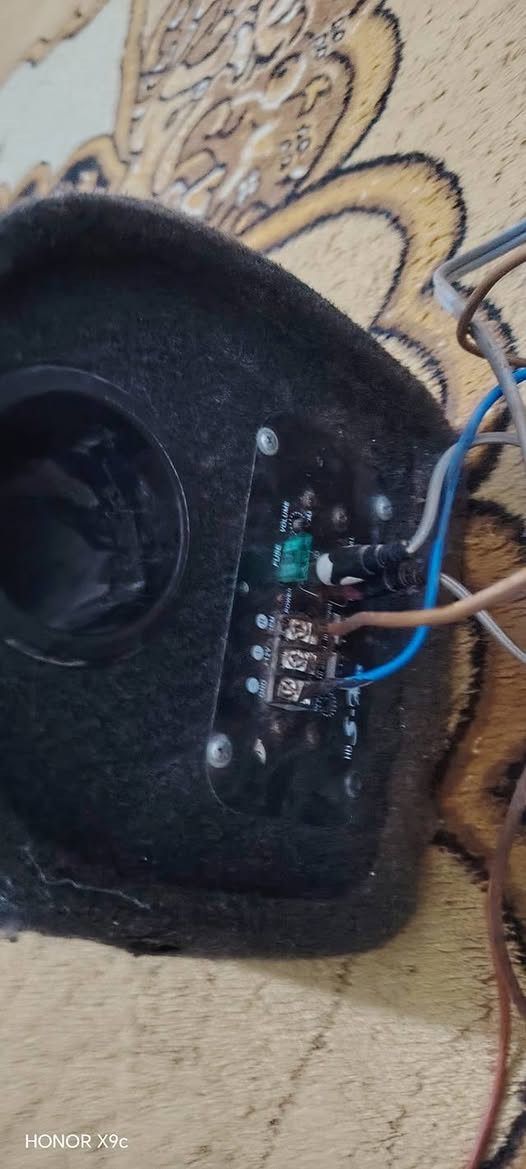 السلام عليكم مضخم للبيع او مراوس بمسجل السعر 25 رقم ***********
