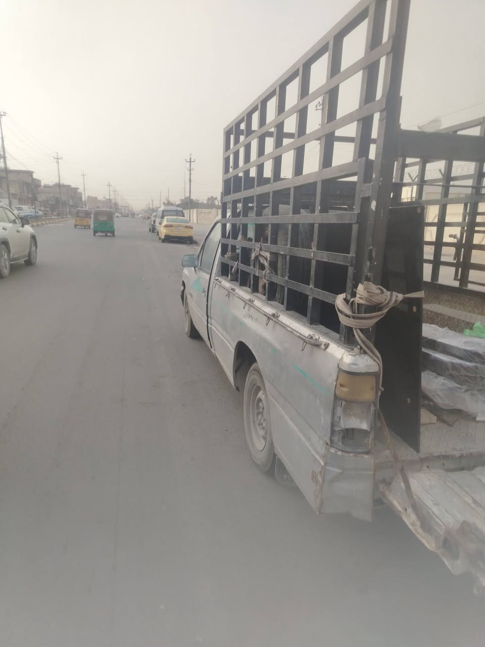 سلام عليكم عندي سياره بيكم ازوزه رقم بغداد صاحبه موجود موديل 91 مكينه محورها ونجي اربعه صدر خير من الله سعر ٢٢ مكان بغداد ***********
