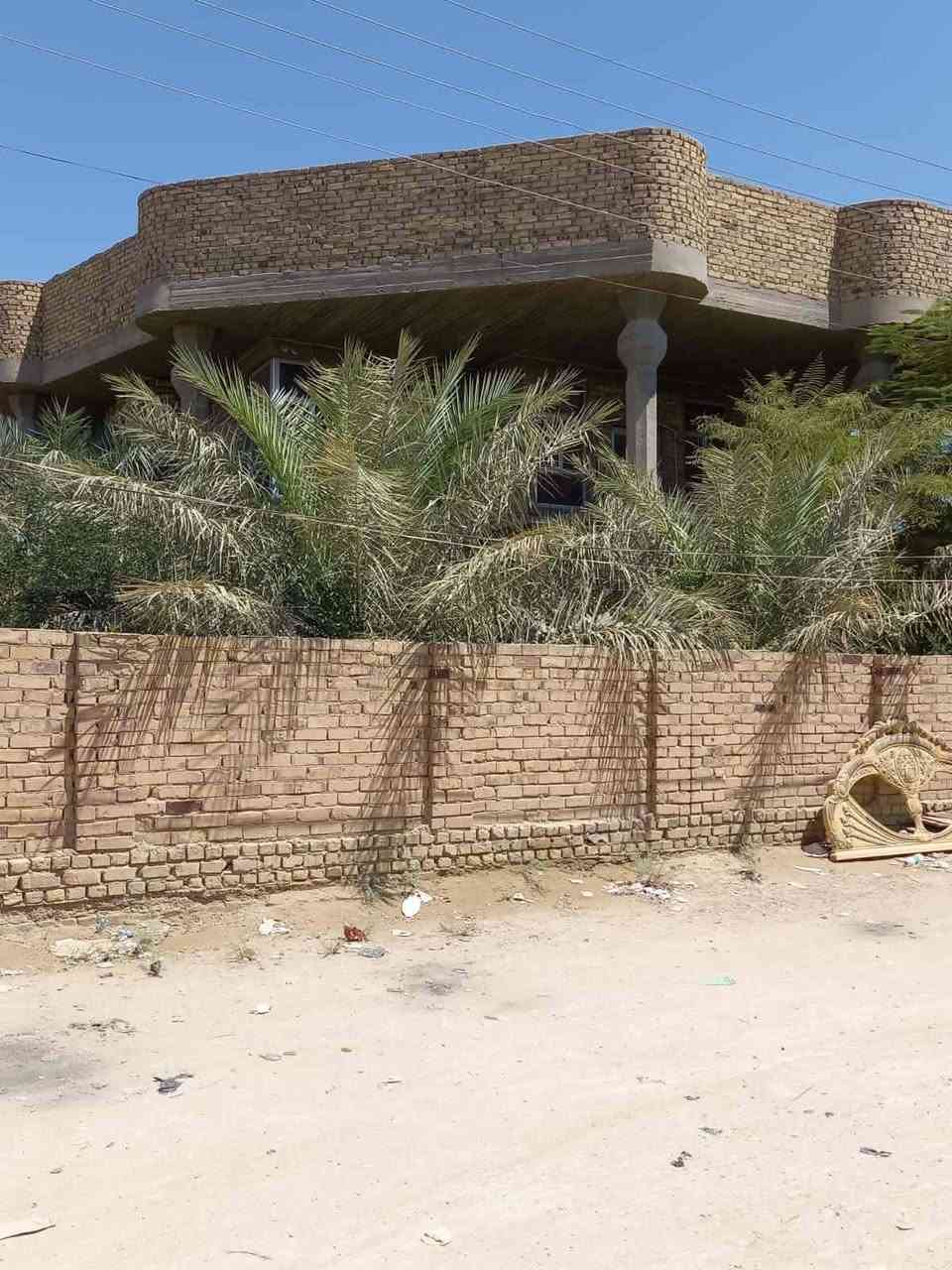 سلام عليكم بيت مساحه 470 متر حي الفرات مكان مميز البيت ركن وجه عله متنزه. مكانه جدا حلو قرب جامع العقيله 
للتواصل *********** أو زورو موقعنا مكتب الجوهره سايدين جمهوري قرب فلكه حمزه كسار 👍

