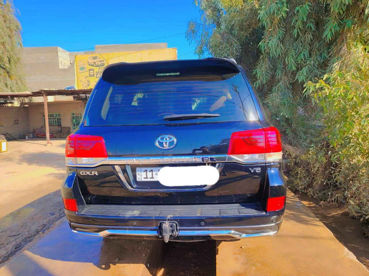 السلام عليكم 
للبيع لاندكروز Gxr بريم DVDلون اسود محرك 6 سلندر 
موديل 2017  رقم بغداد الدولي سنوية وهزة جديدة سيارة  بيها بارد قليل والسونار موضح مع الصور
العداد 160 الف قابل للزيادة
كير ومحرك وصدر مكفول
 تخم تاير جديد 
المواصفات 
1.ايرباك 8
2.كشنات جلد كهرباء
3.داخل بيجي 
4.شاشات عدد 2
5.حساسات امامية خلفية
6.لايتات زنون
7.ماوس تحكمات 
السعر 445 وبيها مجال بسيط

 للاستفسار الاتصال على الرقم  ***********
