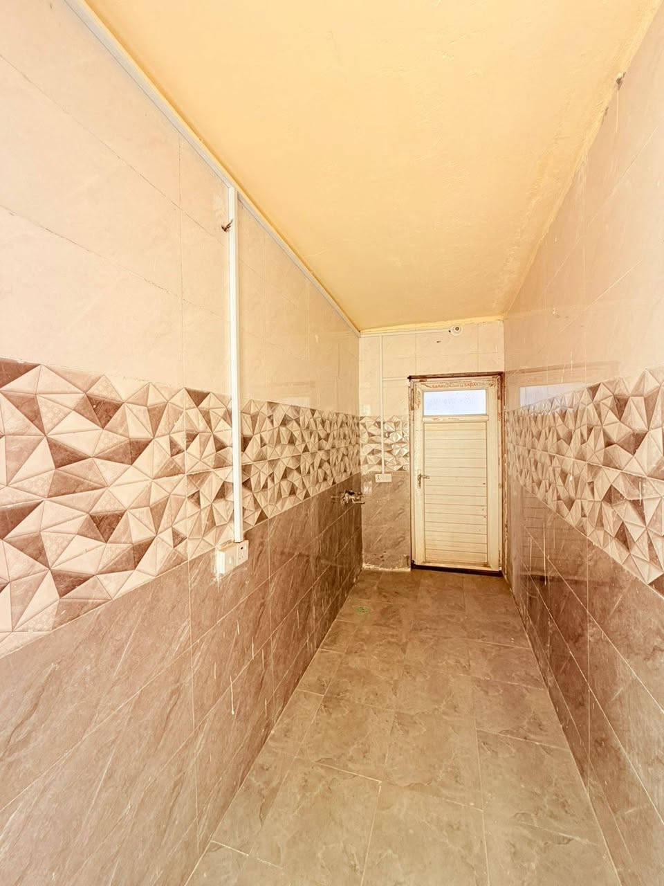 بيت للبيع طابو صرف
المساحة 100 متر ✅
دولان
📌 العنوان : منطقة الجتة ( حي رفعت) ثالث بيت عن شارع 30

يحتوي على غرفتين وصالة ومطبخ وصحيات ✅

متوفرة كافة الخدمات تبليط لباب البيت
كهرباء ماء مجاري
للاستفسار الاتصال على الرقم.

***********
