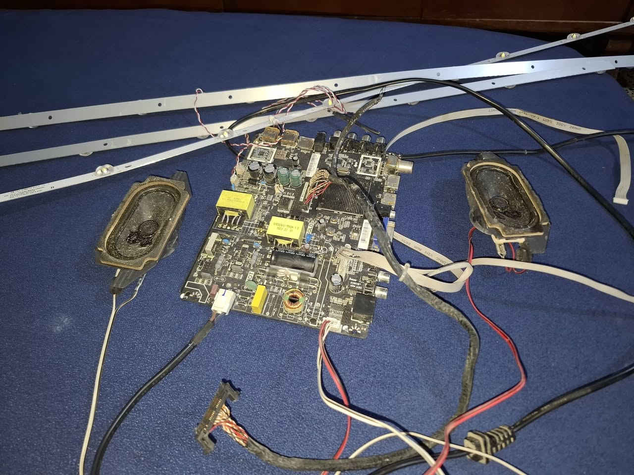 كارت شاشه كامل شغال مع الدات قياس 43.  40الف شغال


**إذا كنت صاحب هذا الإعلان وتريد حذفه لأي سبب، رجاءا أرسل رسالة إلى الدعم الفني**