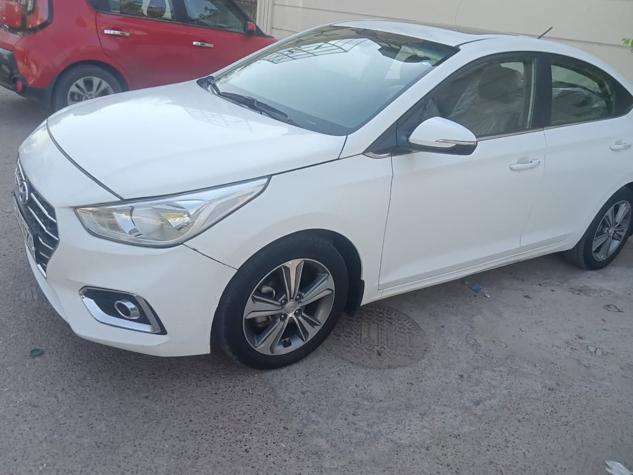مكلف بلنشر اكسنت 2019 ابيض
نص فول شاشة كبيره مع كاميرا دواره تحكم ستيرن كروز سرعة مانع انزلاق تحديد مسار وضعيات قيادة مود درايف 
محرك 1600 
حادث جاملغ امامي أيسر وبنيد بدون دواخل
محرك وكير وصدر وتبريد كله جديد
رقم اربيل دولي جديد
تحويل او وكالة
السعر 120
بغداد زيونة  *********** 
اتصل فقط  مكلف بلنشر.... بغداد, العراق
