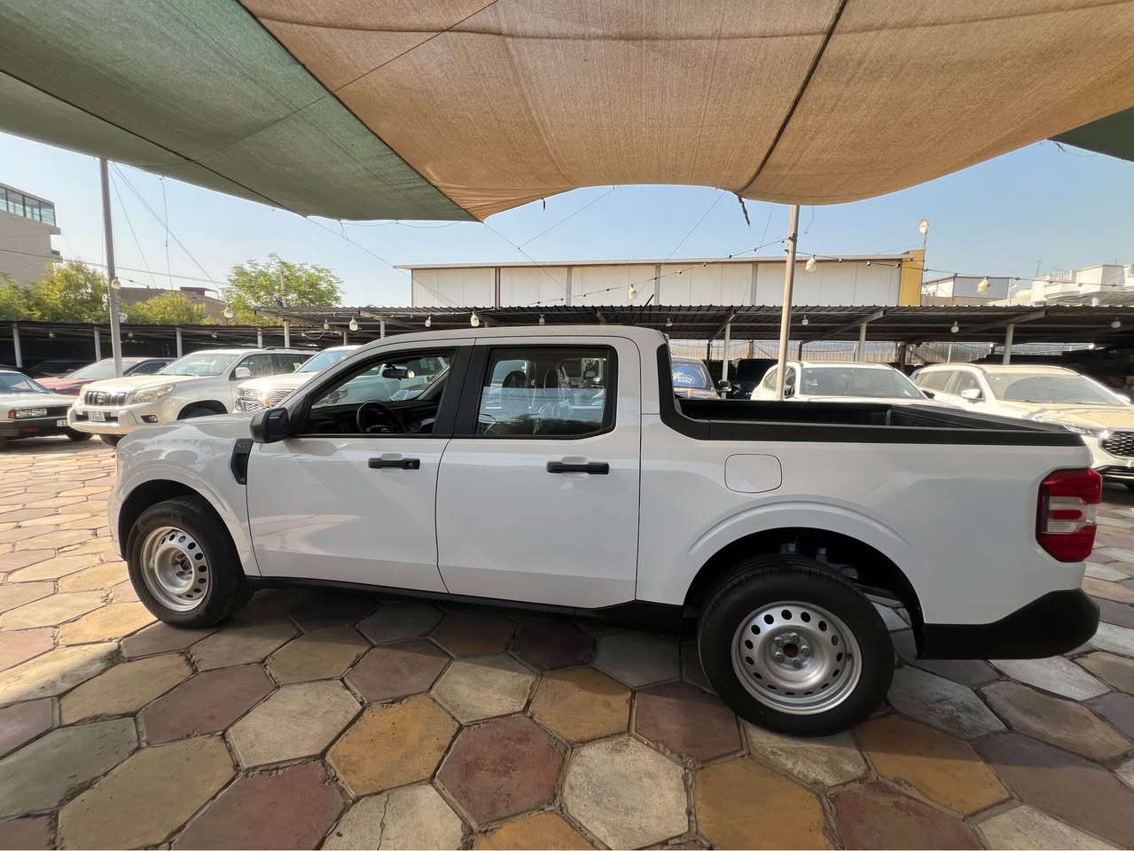 سلام عليكم 
فورد مافريك هايبرد 2023 XL
ماشيه 19500 km 
السياره كلين تايتل بيها بس البك لايت مضروب ومبدل اصلي والباقي كله كبس و كفاله وصورة الحادث موجوده بالمنشور
السياره كلش نضيفه ربع متصرف عليها 
رقم بغداد باسمي تحويل مباشر 
السعر 195 وبيها مجال بسيط حك الجيه 
*********** بغداد, العراق
