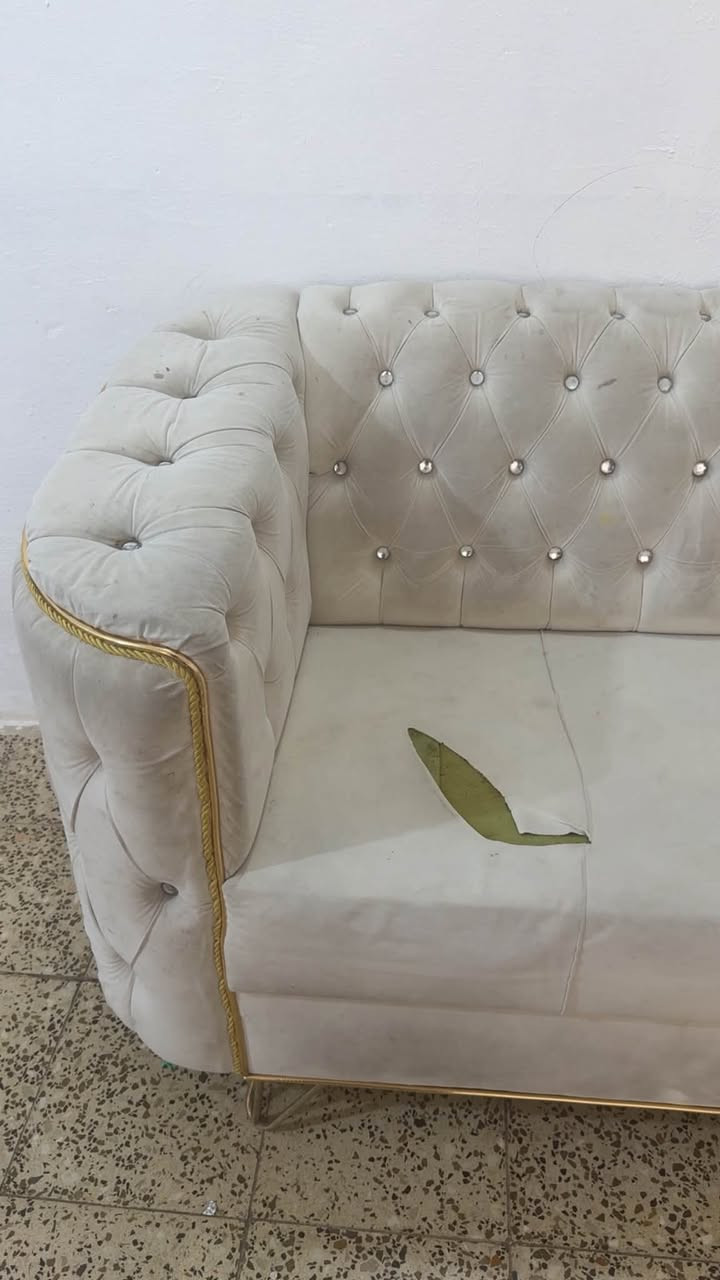مرحبا عليكم من رخصه الادمن عندي هذا ديوان للبيع الموديل مودرن تركي احطاطه شغل ايد 
طول 7 مترات بمعنى 10 نفرات 
لون اوف وايت 
بي شگ بسيط هذا لي بصوره ميعدي اشبر 
ومجرد يرادله غسل 
كلفني 800
اريده ب400 وبي مجال بسيط لشراي فقط يراسل رحمه الله والديكم


**إذا كنت صاحب هذا الإعلان وتريد حذفه لأي سبب، رجاءا أرسل رسالة إلى الدعم الفني**