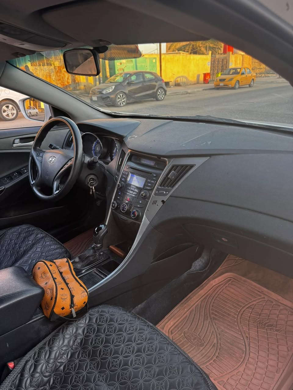 سوناته 2014 اصل ادوات ادوات وارد كوري سياراه جديده كامله من كلشي حداديه تبريد واتدفئه كامله  تخم تايرات سياراه غاز فقط اصل غاز سعرها 48ورقه رقم ***********
