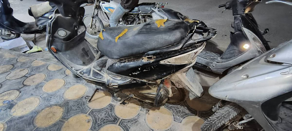 دراجه جي فور طفت فجأه بيها نواقص ابيع كوم حديد كفراتها كامله مابيها شي
١٦٥ بيها مجال مكاني سوق الشيوخ 
***********
