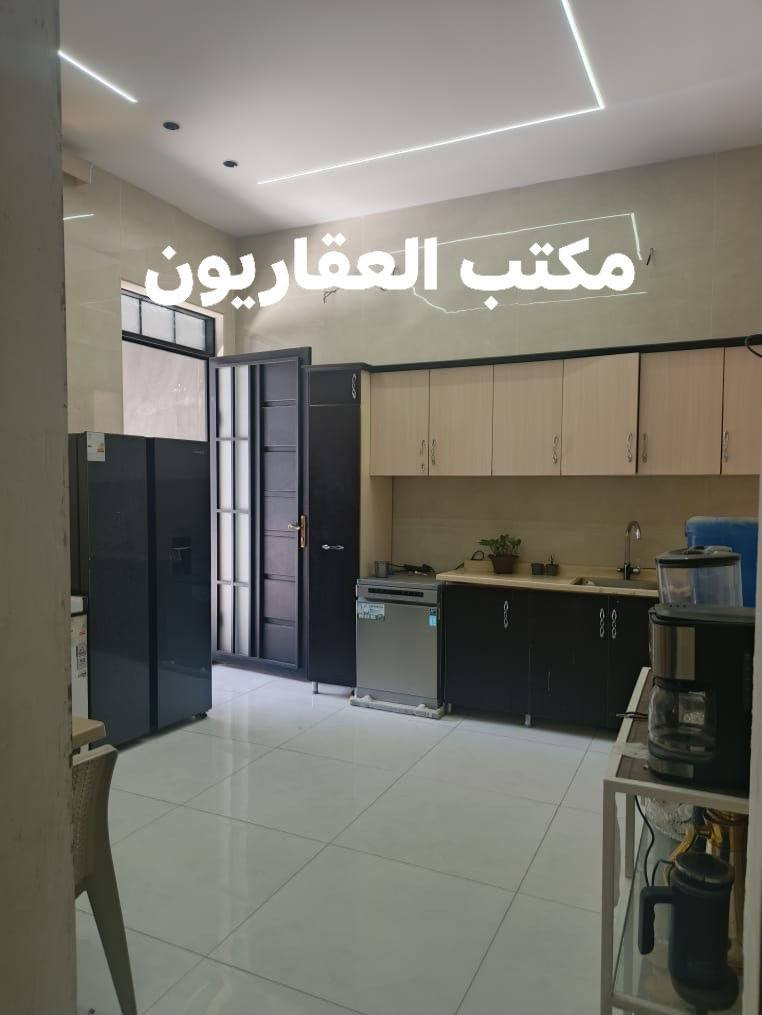 يعلن مكتب العقاريون 

عن توفر بيت للبيع في حي الجمعية 
المساحة: 190 متر
جنس العقار: طابو زراعي 
سنة البناء: 2024
الواجهة: 16.5 متر 

تفاصيل البيت :

الطابق الأرضي:
أستقبال _ صالة _ مطبخ _ صحيات داخلية وخارجية _ غرفة نوم 

الطابق الأول:
ثلاث غرف نوم نظام سويتات _ صالة _ غرفة لغسيل الملابس 

للأستفسار: ***********
