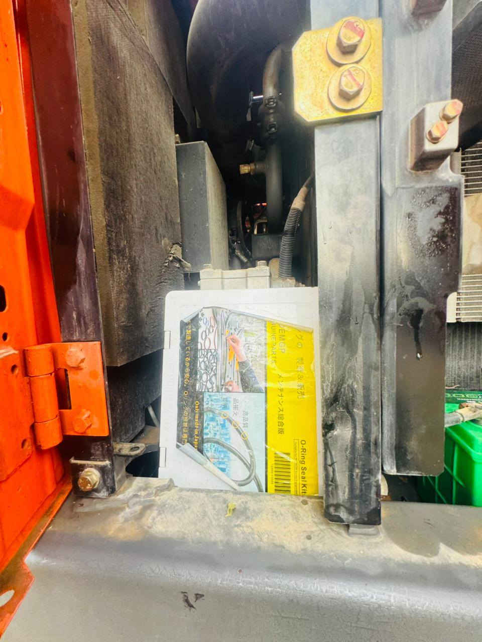 يالله سلام عليكم حفاره هيتاشي تأير Z3 موديل 2010حجم 170W حفاره زيرو ومتعوب عليها دخول جديد قبل كم شهر طبت ما مشتغلة بالعراق ولا كيلة أرقام وسنوية بغداد باسمي رجلين اني شادهن كيلة جديدة  شرط ما مفتوح بيه برغي كلة على البلاد ما يحتاج اشرح خوان سعر اتصل مكلف بنشر اني ***********
