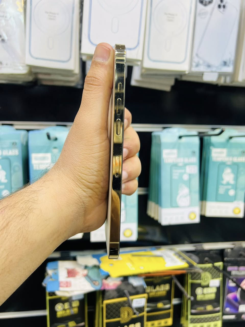 السلام عليكم 🫡
للبيع اجهزه ثنين تفاصيل 
الاول… iPhone 12 pro max 
ذاكره 256 
بطاريه 83‎%‎ بلاد 
نموذج M
نضافه 99‎%‎ لون الذهبي الجهاز كله شغال مابيه اي خلل فقط مبدل شاشه اصليه تفصيخ مابيه خلل اتصال صوت انترنيت فيس ايدي هزاز كامرات كله شغال السعر قفله 360 الف 

الثاني… iPhone 11 pro max 
ذاكره 256 
بطاريه 100‎%‎ مبدله اصليه اصليه 
نموذج M 
نضافه 90‎%‎ لون الذهبي الجهاز وضع شركه كله بلا عدا البطاريه كله شغال مابيه اي خلل فول الجهاز  السعر قفل 280 الف 
الاجهزه كلهم ضمان مع هدايه بكج حمايه والاسعار ثابته رقمي ***********
مكاني بغداد مدينه الصدر الاورزدي مركز النور للموبايل
