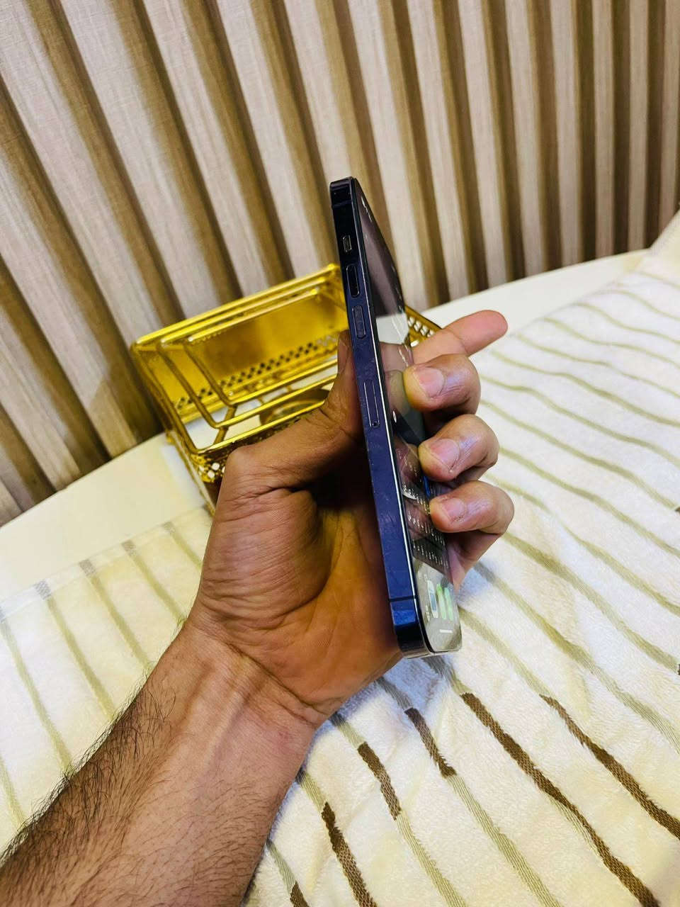 14برو ماكس az ذاكره 256 مبدل شاشه وبطاريه اصلي شغال من كلشي سعره ٦٠٠ وبي مجال بسيط وتساب *********** مكاني بغداد
