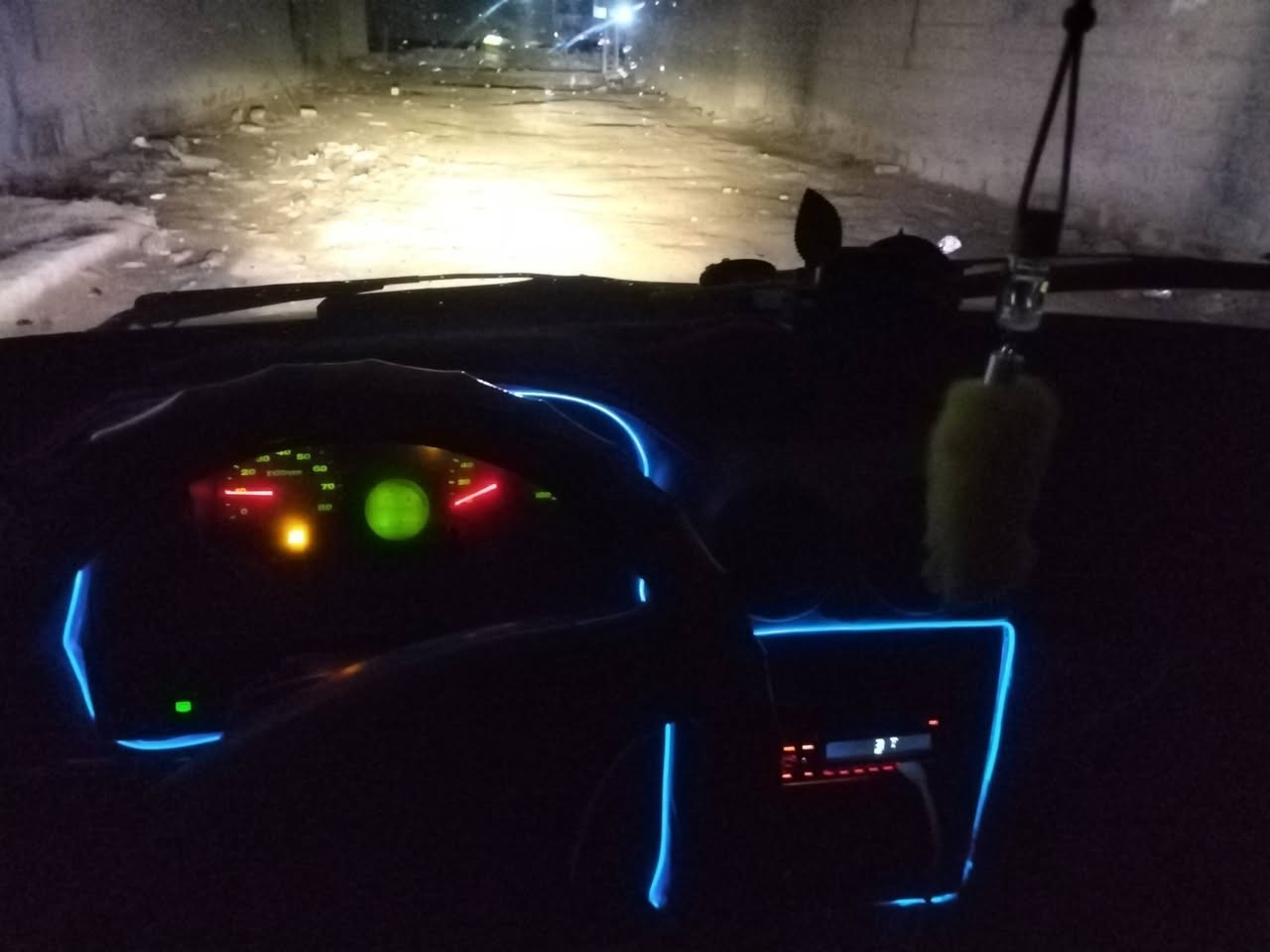 السَلٱمٌ عـَلـْيگمّ-ۈرحـْمّـٌة ٱللـّہ ﯙبُرگـّاتہ
سايبه موديل 12 سنويتها ل 28 
كير ومكينه جدد
تخم تاير جديد
شواصي مكفولات نضيفه
كهربائيات كلها شغاله 
بوب كلهن جاهزات لٱ خياس ولا كلشي جراد فقط
سياره ناعمه ناعمه كلش صدر كامل  مابيها طسه ابد وين متريد روح
شغاله كبل لشارع مصفره هيئه وغرامات وصولات كامله
راعيها جيراني بيع او مراوس سعرها 22 وبيها مجال رقمي *********** متواجد خاص.
