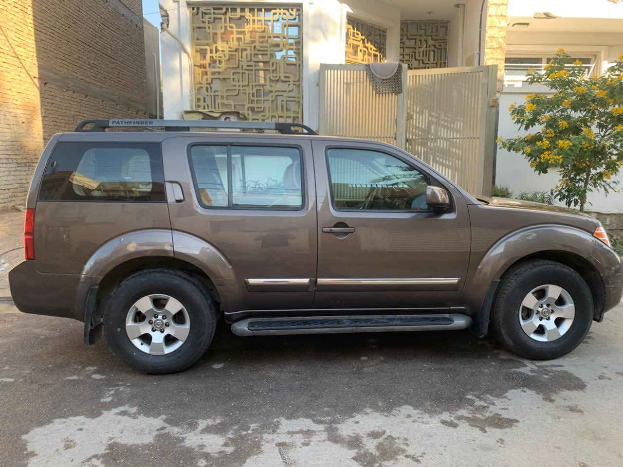 السلام عليكم                                                                            للبيع نيسان باثفايندر 2008 وارد أمريكي  فول  1/1 اعلى مواصفات تجي بهاي السيارة 
بصمة تشغيل وأبواب 
كشنات كهرباء 
تحكم ستيرن
فتحة سقف 
دشبول ارمادة
جنطة شفط 
كير مكينة تمام حدادية إمامي خلفي تمام  رقم بغداد أنكليزي سنوية وهزة كاملة 
السيارة جديدة وجاهزة مال بيت استخدام بسيط 
السعر (118$)مجال بسيط للشراي 

العنوان (بغداد/الكرخ )(***********)
