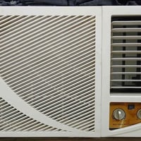 سلام سلام عندي مكيف للبيع طنين بطل تبريده ثلج رايدتر نضيف وبي ضمان سعر...