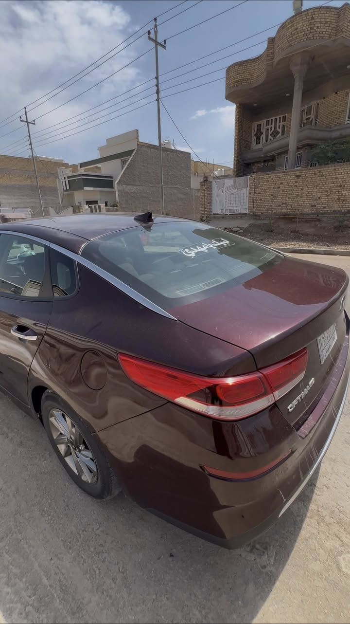 السلام عليكم
كيا اوبتيما موديل 2019 امريكي 
للمراوس بأوبتيما او النترا موديل أقل محتاج فرق
رقم بغداد بأسمي 
مواصفات
تحكمات ستيرن 
رادار امامي 
حساسات خلفية وجانبية
شاشة كبيرة 
كامرة خلفية 
قيادة ذاتية 
تبريد مكينة گير مكفولات تخم تاير جديد

حادثها جانبي ربع الجاملغ الخلفي والباب خلف السايق 
مكاني العمارة 
للتواصل متواجد واتساب
***********
