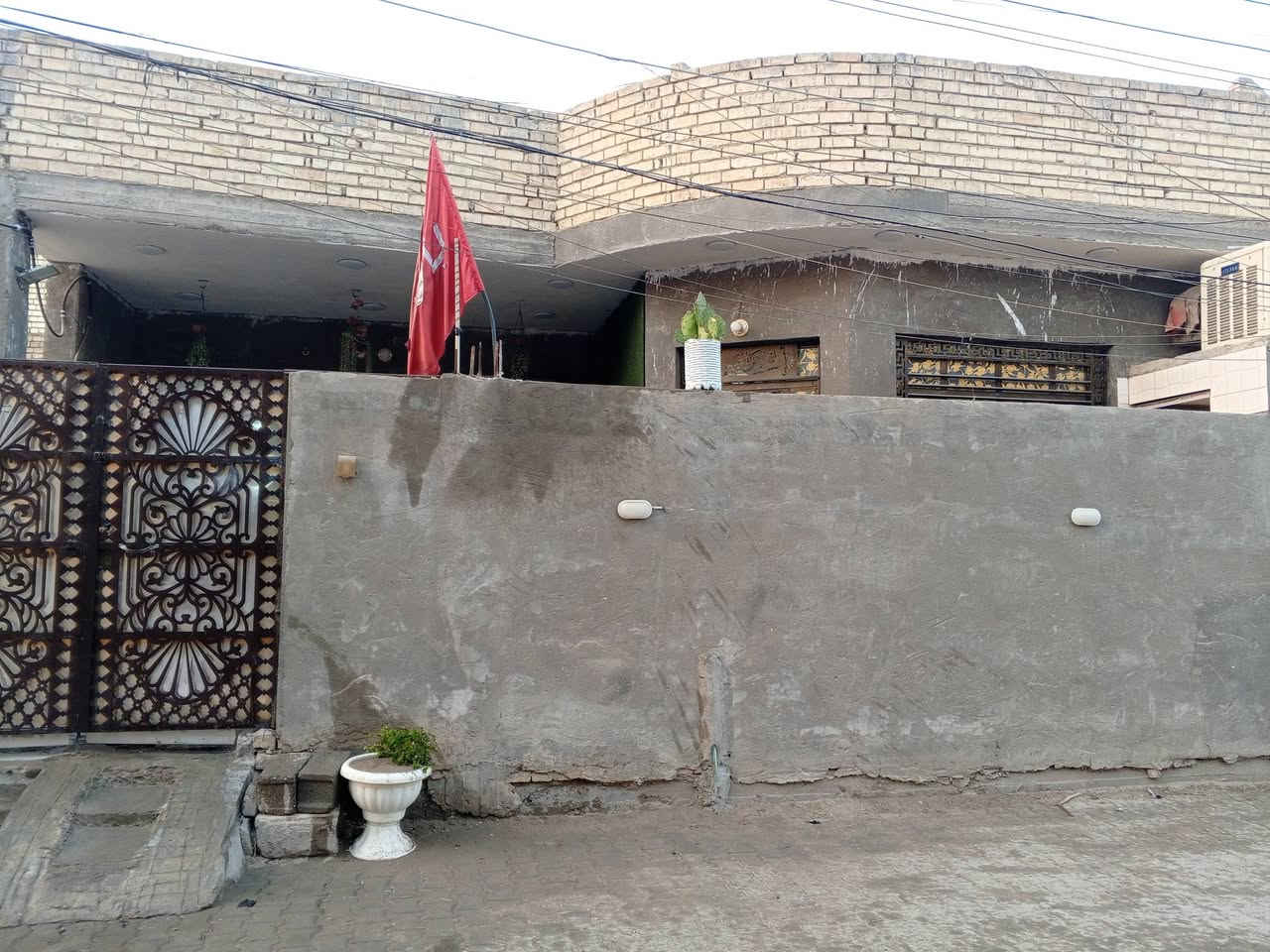 سلام عليكم بيت زراعي بشارع بيت موزان الاول فرع على يمين مساحة 210 متر   *********** وات ساب
