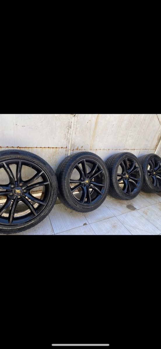 عندي طخمين واحد بوليسي شرط المريكي هوه وطخم تاير سعره 550اوًمرواوس. والثاني بلاك توب 20هوهً وطخم تاير سعره 450اوً مراوس مكاني بابل الحله للستفسار ***********
