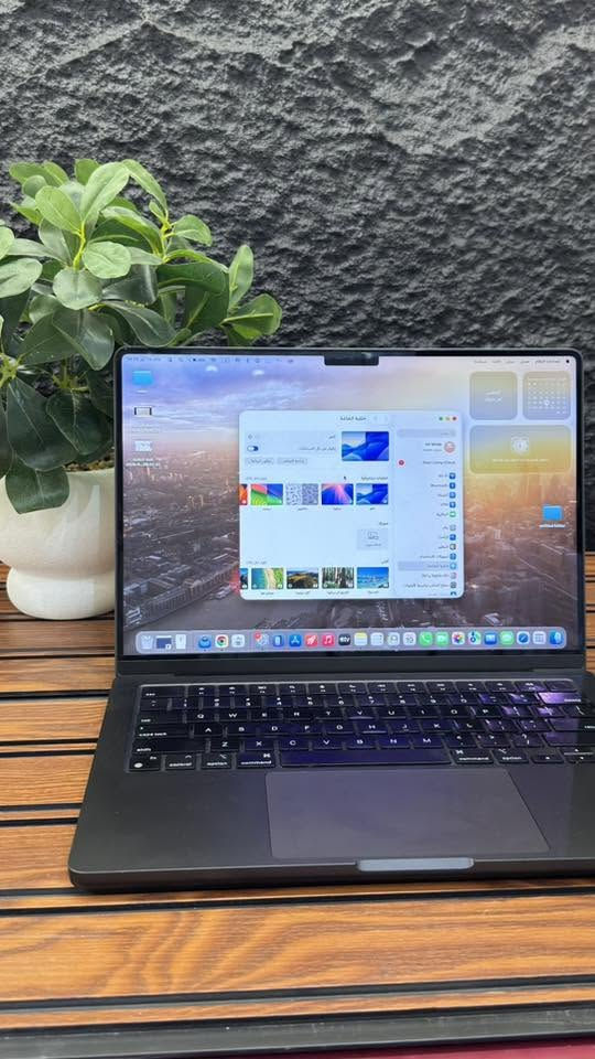 للبيع MacBook Pro M3 Pro 

 يوجد اثر ستيكرات ع ظهر اللابتوب  واثر شخط بسييط غير واضح  ع الشاشة 

للمهندسين، المصممين، وصنّاع المحتوى.. وحش الأداء من أبل متوفر الآن للبيع بمواصفات ممتازة وحالة كالجديد تماماً.
⚙️ المواصفات التقنية:
 المعالج: Apple M3 Pro (أداء خارق للرندرة والمونتاج)
 الذاكرة العشوائية (RAM): 18 جيجابايت
 سعة التخزين (SSD): 512 جيجابايت فائقة السرعة
 صحة البطارية: 95% (أداء ممتاز يدوم ليوم كامل)

للتواصل واتساب ***********

