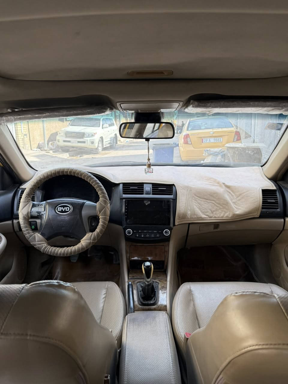 السلام عليكم بي وايدي f6 2011 سياره جاهزه وخير من الله فقط بيها بخار تبريد ثلج تخم تاير حداديه جديده لايت زنون فول عدا البصمه مكاني بغداد سعر 44 وبيها مجال ***********
