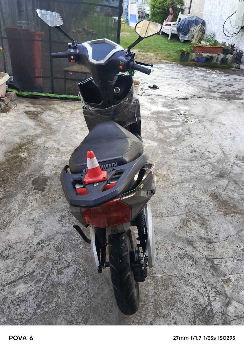 السلام عليكم 
داجه للبيع نوع سكنس 🏍️
موصفات:
1:سرعتهه 99حقيقي+تتكون من6بطاريات مسطره اصلي!!
2:كهربائيات كلهه شغاله لايتات بك لايك كله شغال
3:نضام الرجوع للخلفR
4:تحتوي ع مثبت سرعه
5:داجه وتر بروف(ضد الماء)
6:مانع نزلاق في الامطار
7:دبلات رياضي
8:شاحنه اصليه!!
السعرررررررر(650)بيهه مجال للشراي
نضافه. فوك90./.
الموقع📍:بغداد الغزاليه 
للستفسار📞:*********** 
واتساب فقطط!! نقط فقط ذيل خلفي
