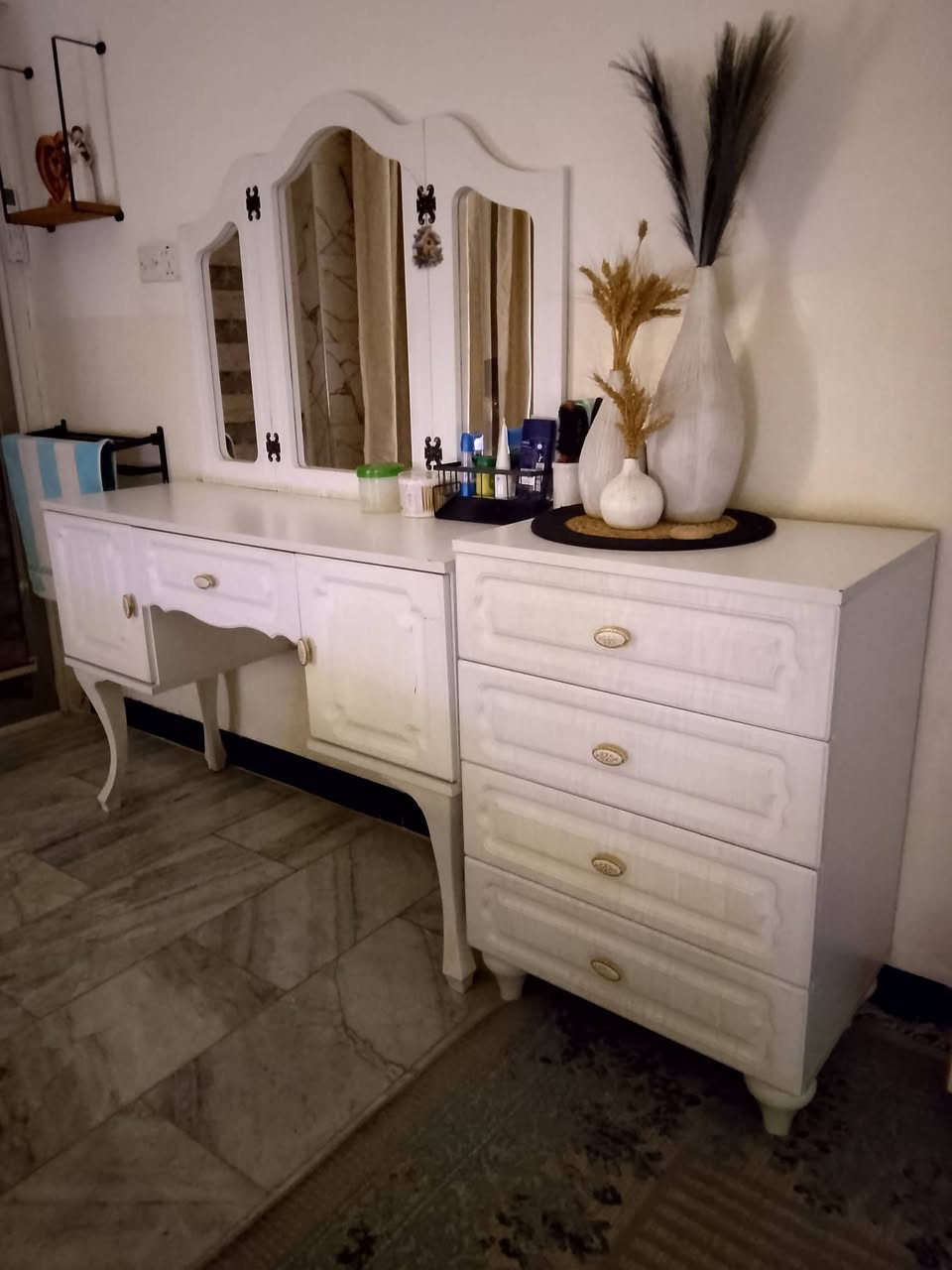 مجموعة أغراض للبيع شهداء البياع ***********
