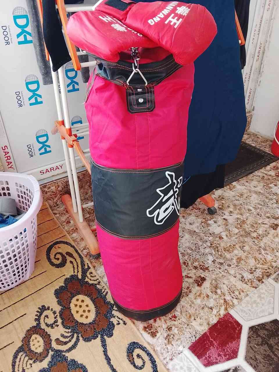 السلام عليكم جيس ملاكمة للبيع جديد ما صار شهر من اخذتة السعر 25 الشراي يتصل ***********
