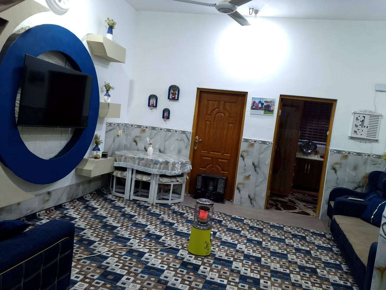 للبيع 
بيت بحي الصدر بناء 2020 المساحة 136 حقيقي  الشارع الي بظهر فرح مول  بالضبط 
طابقين 
الطابق الاول براني ومطبخ وهول وغرفتين وصحيات وتهويات اثنين وطارمة صغيرة 

الطابق الثاني غرفتين وصحيات وبيتونه كاملات 

اضافة الى باقي المساحة مبني فوكهه قاعة جبيرة واصلة للسكف تصلح تصير شقة معزولة عن البيت للاستثمار 

يدزلكم الصور او اذا تحبون تشوفون البيت


**إذا كنت صاحب هذا الإعلان وتريد حذفه لأي سبب، رجاءا أرسل رسالة إلى الدعم الفني**