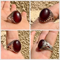 خاتم عقيق كرزي • قديم ٥٠ سنة • من ضريح الحسين