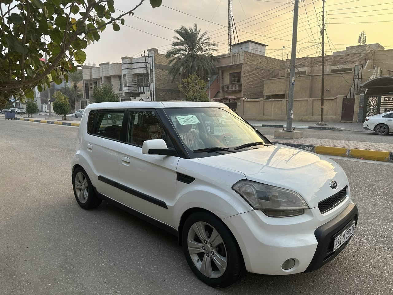 السلام عليكم *********** للبيع كيه صول وارد امريكي (لسعر 97) طخته جاملغ وبنيد موصفات سياره فول موصفات مكينه 2000 دوش فتحه تحكم ستيرن جهتين ويل كب داخل احمر مثبت سرعه سمعات ميوزك مكينه وكير وحداديه وتخم تايرات بحاله منازه جداً جدأ رقم بغداد تحويل مباشر مكان سياره في كربلاء
