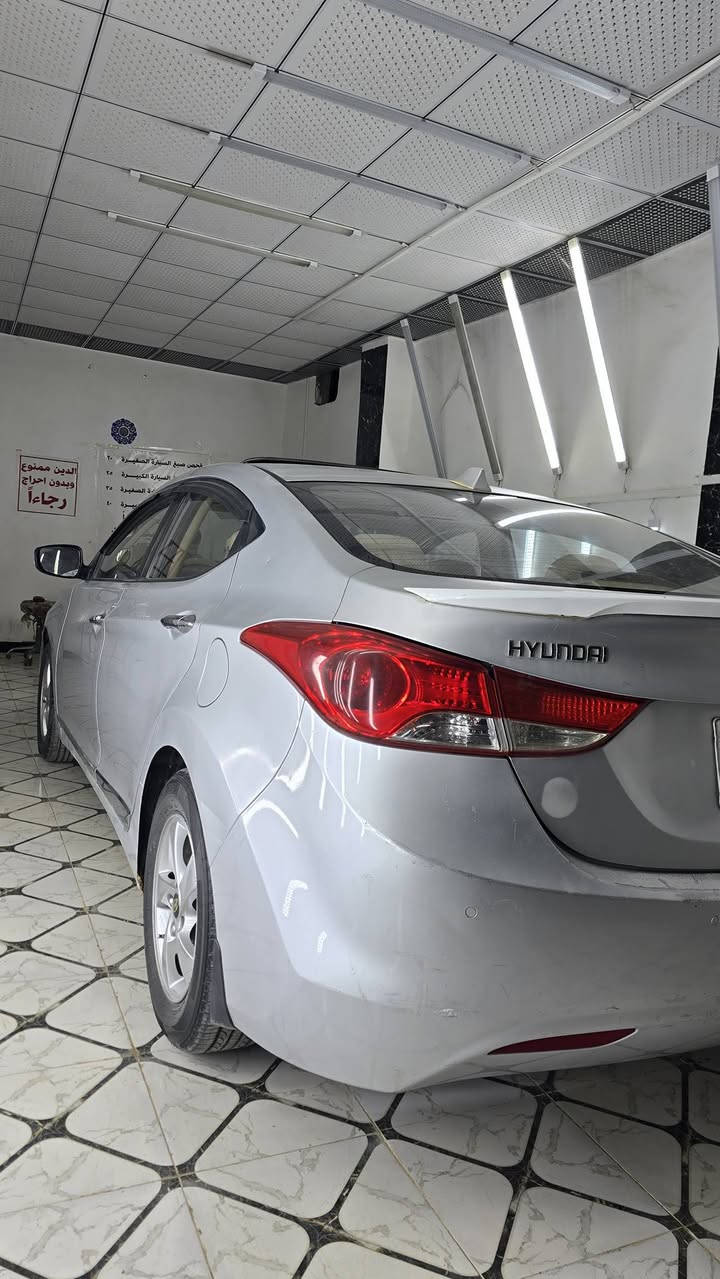 السلام عليكم
النترا ٢٠١٤خليجي
فول مواصفات واحد على واحد GLS 
صبغ ثلاث قطع شرط بدون اي دواخل وبيها مكانات بيها بارد بدون ايرباك.
مكينه ١٨٠٠
بصمه
فتحه سلايت روف
شاشه+ كامره 
تحكم ستيرن
داخل بيجي
أشاير مري
نضام اي بي إس
يدات نيكل
حساس خلفي
نضام ECO اقتصادي
٤ دسك.

مكان السياره كربلاء
السعر ١٠٥ بيها مجال 
للأستفسار ***********
