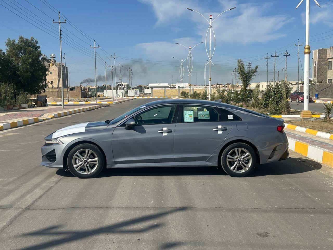 السلام عليكم 
اوبتيمه موديل 2023 رقم بصره معوقين حاضر للوكاله والتحويل 
السياره وارد امريكي ضررها جاملق بدون دواخل وبيها قطعتين صبق والباقي كفاله 
موصفات فول ماعده بني رامه 
ماشيه 70الف
مكينه كير تبريد حداده على وضع الشريكه اي نقص مابيها 
العنوان البصره 
السعر 143
رقم ***********
رقم *********** البصرة, العراق
