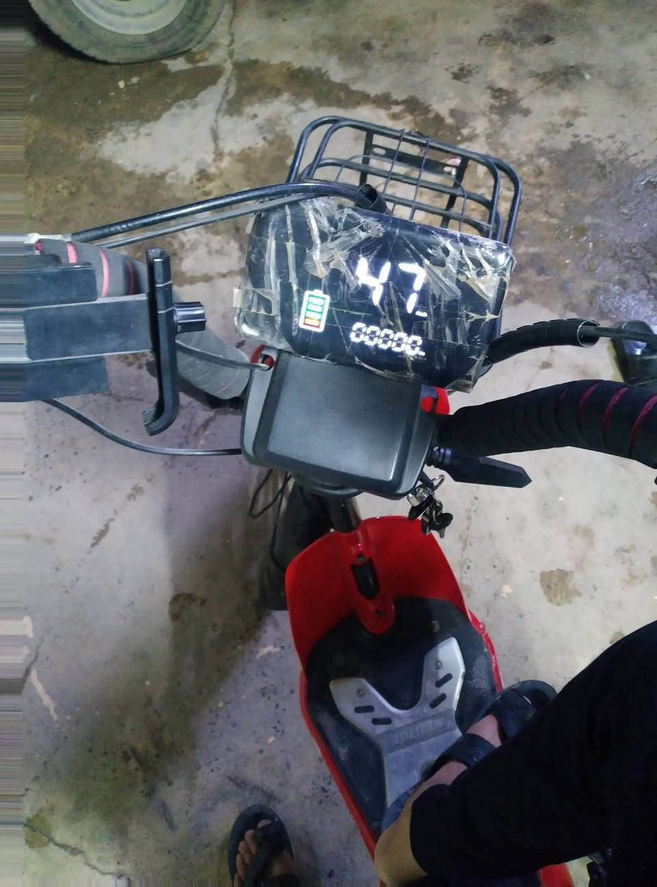 السلام عليكم للبيع دراجه شحن بطاريات جدد بريكات جدد السعر 160 قفلو مكاني موصل حي البكر
*********** واتساب
