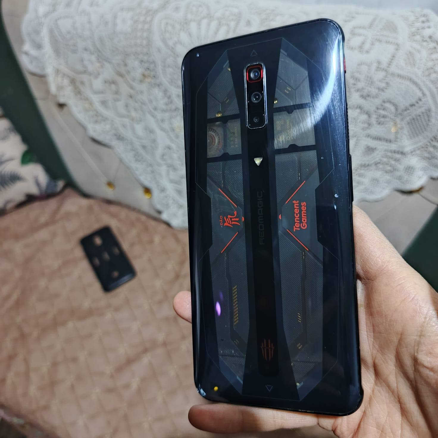 السلام عليكم اريد ماجيك 6 برو للبيع نسخ الشفافه ذاكره 512 رقم 18 ديالى بعقوبه سعره 300 وبمجال***********
