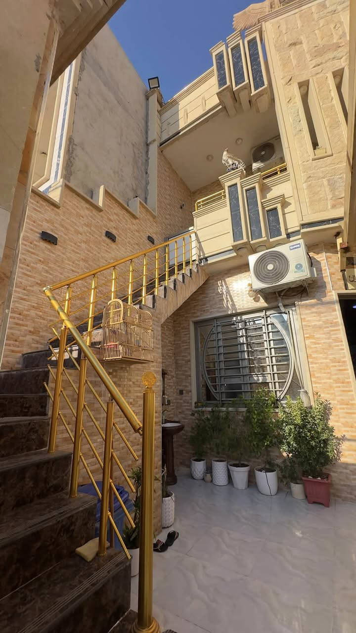 ‼️بيع مستعجل‼️
دار للبيع في حي السماح قرب شارع اربيل

موقع مميز قرب الشارع العام
مساحة الدار ١٢٥ متر وبواجهة ٦ ونص
يحتوي على طابقين ونص 
يحتوي الطابق الارضي على غرفه نوم سويت وهول واستقبال ومطبخ وصحيات وكراج وصحيات خارجية
يحتوي الطابق الثاني على غرفه نوم سويت وهول واستقبال ومطبخ وصحيات 
يحتوي الطابق الثالث على غرفه نوم سويت وهول وسطح ناصي وعالي

بناء الدار حديث وجاهز

للاستفسار اكثر مراجعة مكتب صفوان السنجاري الكائن في شقق الخضراء مقابل السيطره القديمة

أو الاتصال:***********
***********
