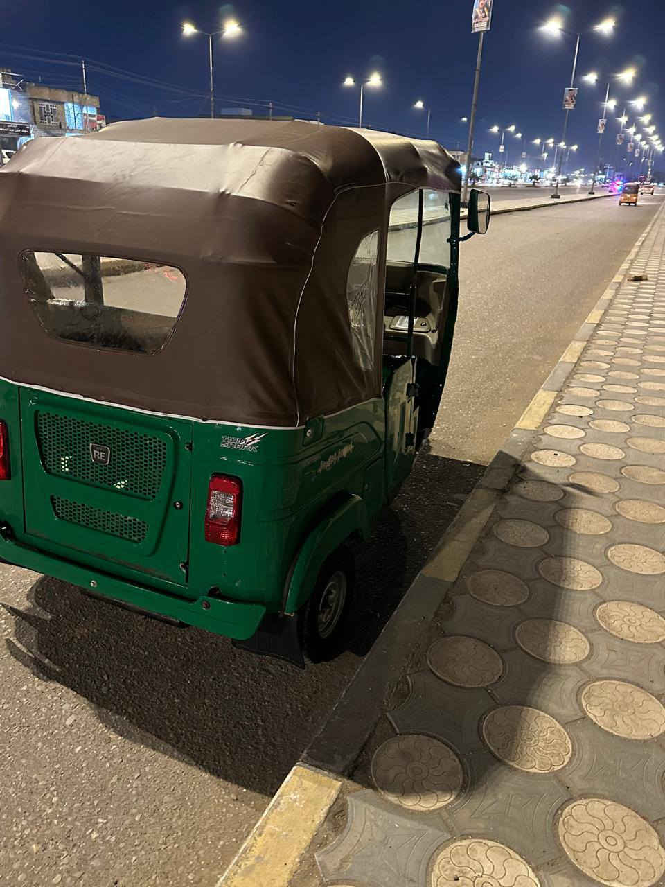 تكتك للبيع 21 سنويه مجفته المكان العمارة سعر 6800 /***********/
