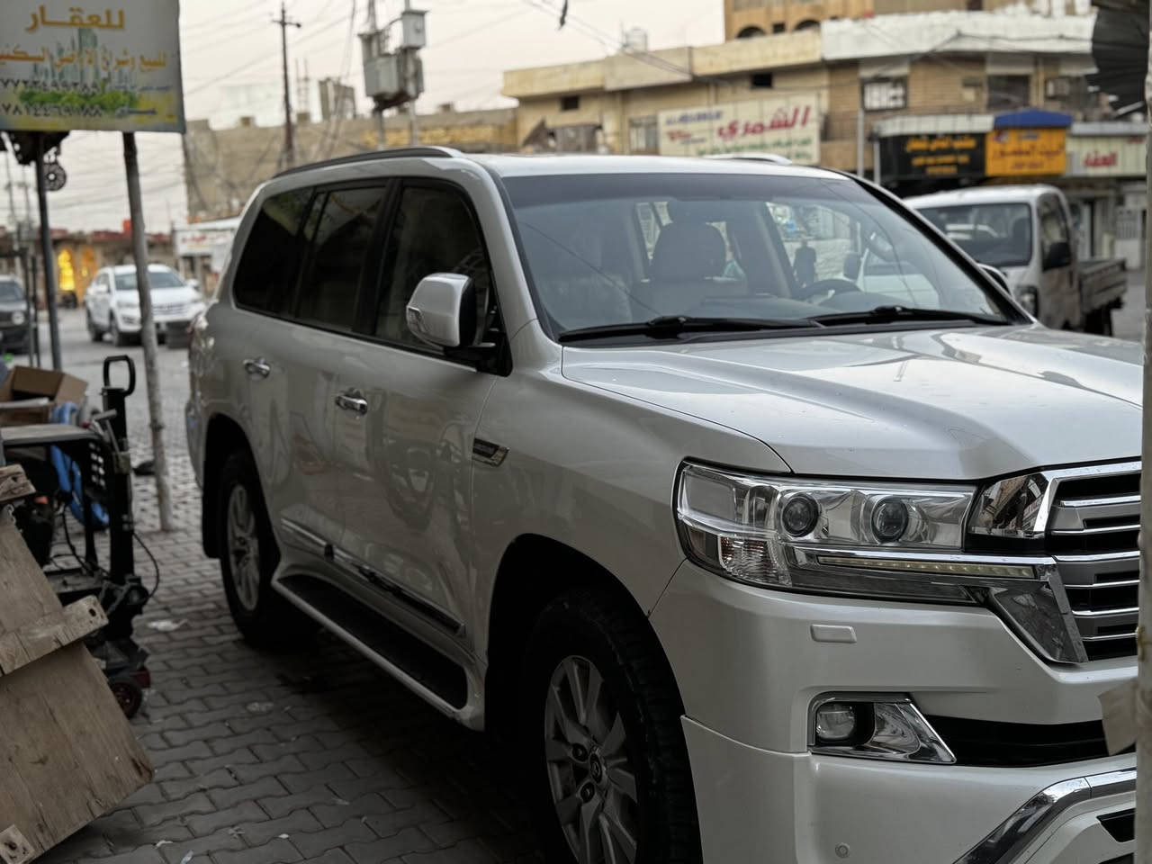 السلام عليكم 
تم اعادة النشر بسبب الوعود الكاذه 

لاندكروز 2017 فطيمي للبيع 
السياره جيديده ماشيه 105الف حقيقي 
كفاله عامه شرط السونار 
مواصفات السياره 
دبل ماوس 
تشغيل عن بعد 
ثلاجه 
حساس امامي خلفي 
سياره بأسمي مشروع وطني 
نضام الأوتو
كشنات كهربائي ثلاثة دكم 
منفذ كهرباء 
مري شفط 
داخل بيجي
اما باقي المواصفات معروفه بالاندكروز 

للاستفسار 
***********
