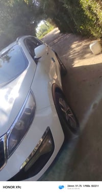 عندي كيا سبورتج للبيع موديل 2015 سياره مكفوله كفاله عامه ماشيه 120 الف...